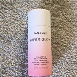 Tan-Luxe Super Glow 
Hyaluronic Self-Tan Serum